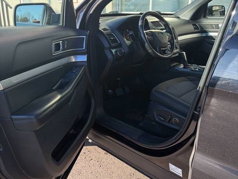 Used 2017 Ford Explorer XLT w/ Equipment Group 201A image 10