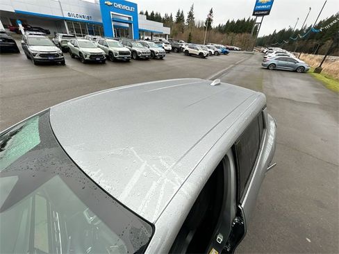 Used 2025 Chevrolet Equinox EV LT w/ Comfort Package image 19