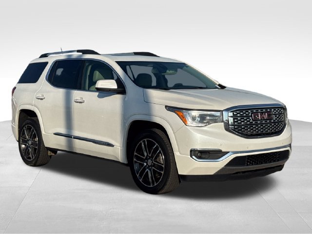 Used 2017 GMC Acadia Denali w/ Technology Package FWD image 10