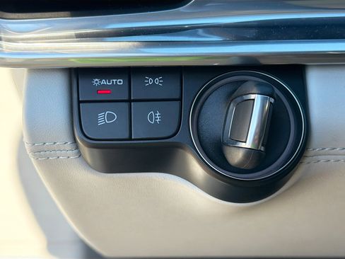 Used 2023 Porsche Panamera 4S w/ Premium Package image 34