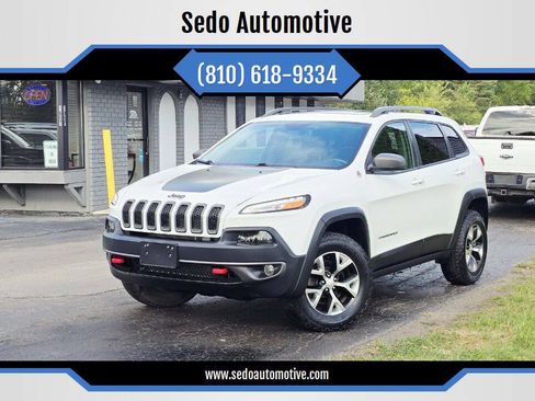 Used 2018 Jeep Cherokee Trailhawk AWD/4WD image 1