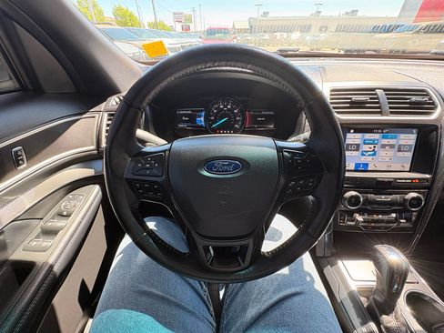 Used 2017 Ford Explorer XLT w/ Equipment Group 202A AWD/4WD image 20