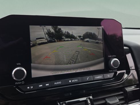Used 2025 Nissan Pathfinder SV FWD image 19