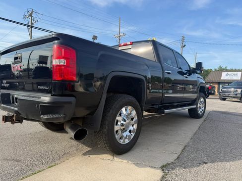 Used 2016 GMC Sierra 2500 Denali w/ Duramax Plus Package AWD/4WD image 5