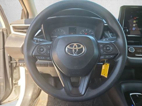 Used 2025 Toyota Corolla LE FWD image 12
