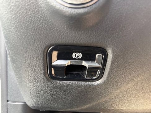 Used 2024 Mercedes-Benz C 300 4MATIC Sedan image 32