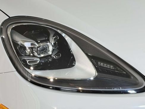 Certified 2023 Porsche Cayenne AWD/4WD image 10