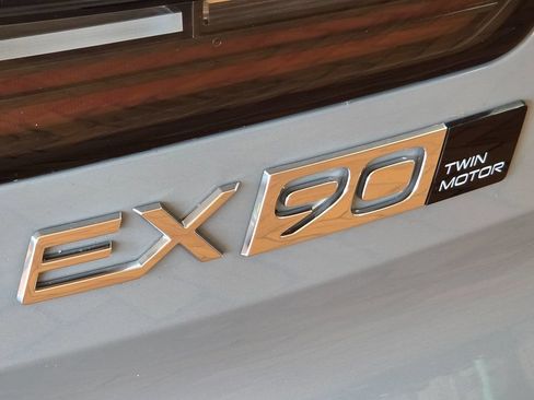 Used 2025 Volvo EX90 Ultra AWD/4WD image 11