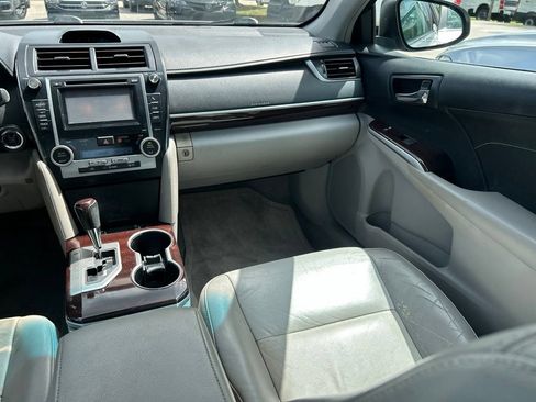 Used 2014 Toyota Camry XLE w/ Leather Package FWD image 11