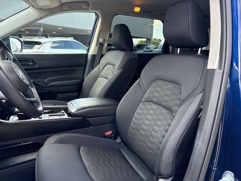 Used 2025 Nissan Pathfinder SV FWD image 12