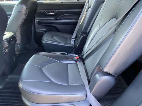 Used 2024 Toyota Grand Highlander AWD Hybrid image 11