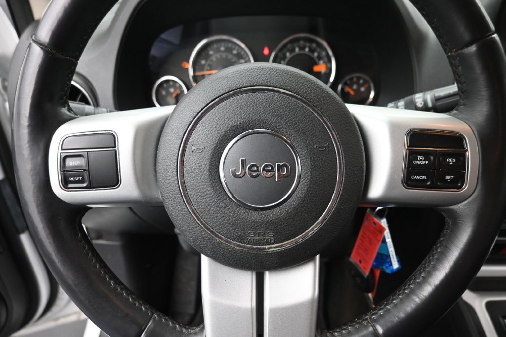 Used 2017 Jeep Compass Latitude FWD image 17