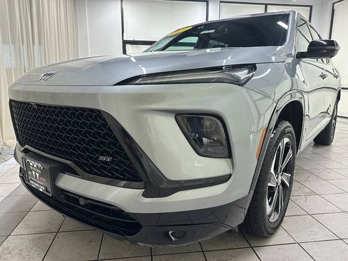 Used 2025 Buick Enclave Sport Touring image 11