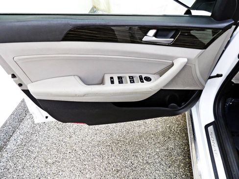 Used 2017 Hyundai Sonata Limited w/ Cargo Package FWD image 7