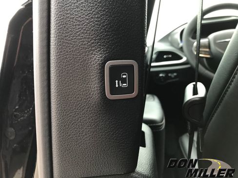 New 2026 Chrysler Pacifica Select image 34