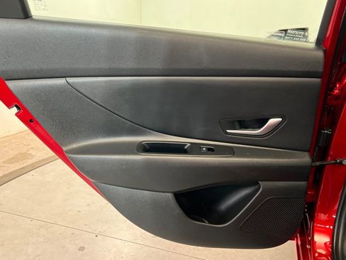 Used 2024 Hyundai Elantra SEL FWD image 18