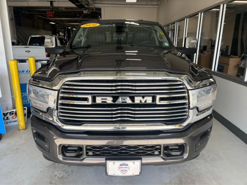 Used 2024 RAM 2500 Laramie AWD/4WD image 2