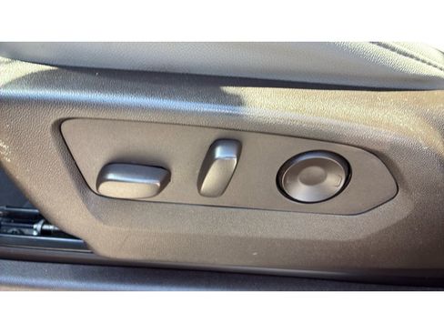 Used 2021 Chevrolet Tahoe Z71 image 11