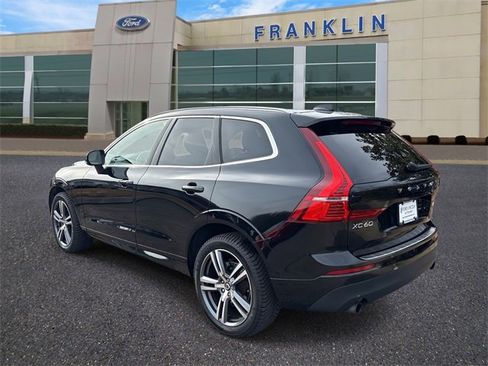 Used 2021 Volvo XC60 T5 Momentum w/ Premium Package image 5