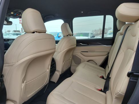 Used 2024 Jeep Grand Cherokee Limited image 22