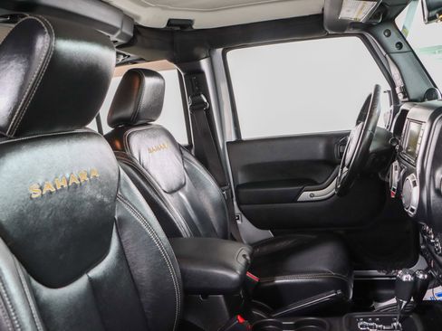 Used 2013 Jeep Wrangler Unlimited Sahara w/ Mopar Chrome Edition Group image 25