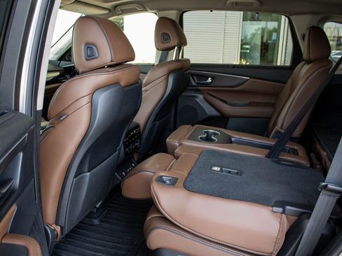 Used 2024 Acura MDX SH-AWD w/ Advance Package image 39