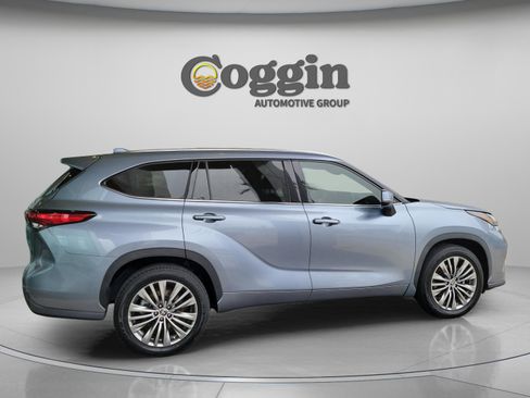 Used 2020 Toyota Highlander Platinum image 4