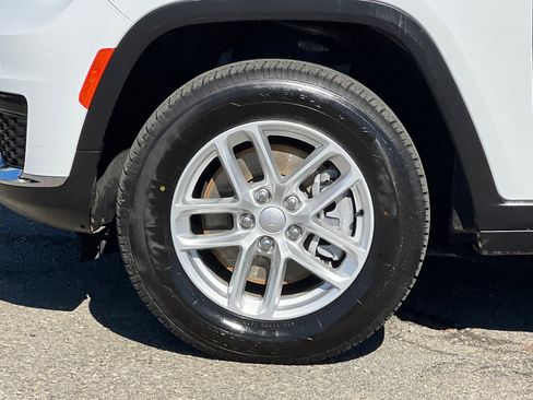 Used 2023 Jeep Grand Cherokee L Laredo image 27