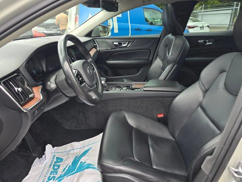 Used 2019 Volvo S60 T5 Momentum w/ Multimedia Package FWD image 21