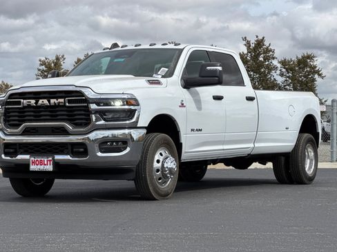 New 2027 RAM 3500 Big Horn AWD/4WD image 7