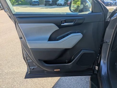 Certified 2024 Toyota Highlander XLE AWD/4WD image 24