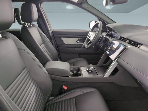 New 2025 Land Rover Discovery Sport Dynamic SE image 19
