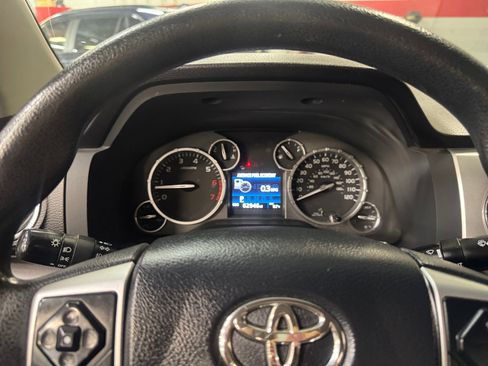 Used 2017 Toyota Tundra SR5 w/ SR5 Upgrade Package image 10