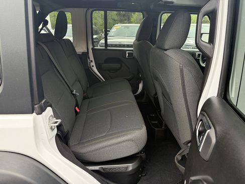 Used 2025 Jeep Wrangler Willys AWD/4WD image 14