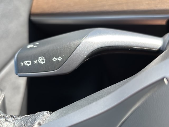 Used 2022 Tesla Model Y Long Range AWD/4WD image 23