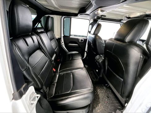 Used 2022 Jeep Wrangler Unlimited Sahara AWD/4WD image 25