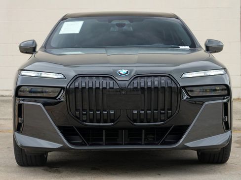 Used 2024 BMW i7 eDrive50 w/ M Sport Package RWD image 7