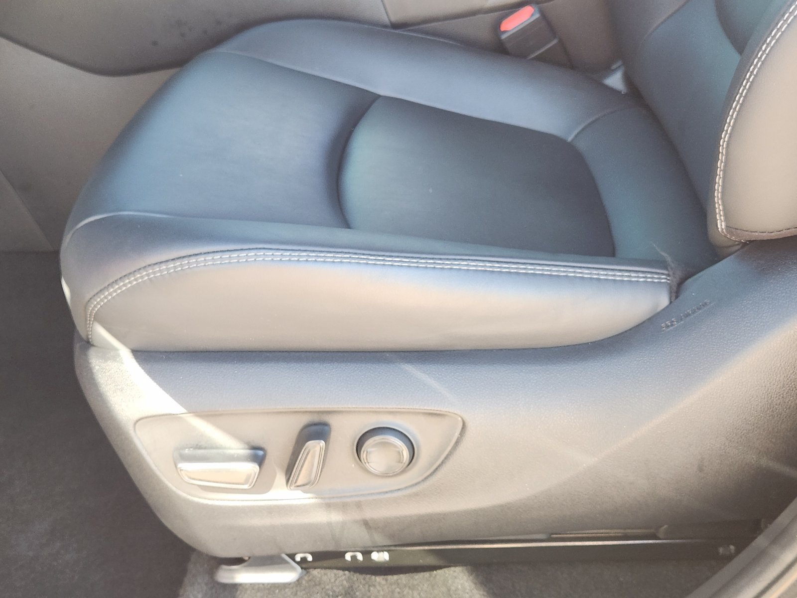 Used 2024 Toyota RAV4 XLE Premium AWD/4WD image 27