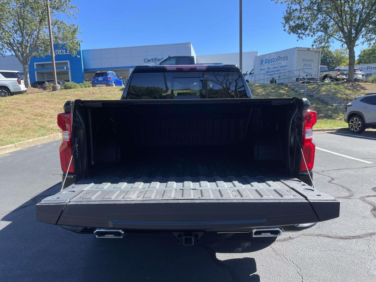 Used 2024 Chevrolet Silverado 1500 High Country w/ Technology Package AWD/4WD image 8