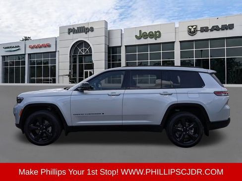 Used 2025 Jeep Grand Cherokee L Limited w/ Luxury Tech Group II AWD/4WD image 6