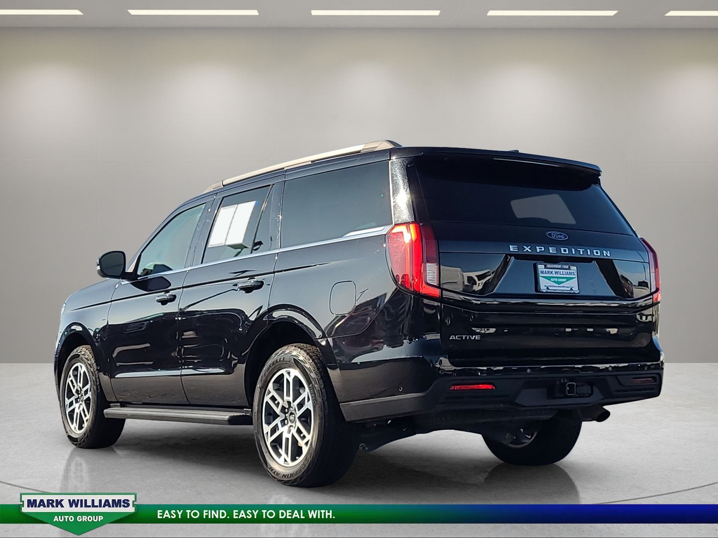 Used 2025 Ford Expedition Active AWD/4WD image 6