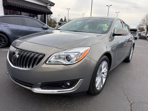 Used 2017 Buick Regal Premium w/ Driver Confidence Package #2 image 11