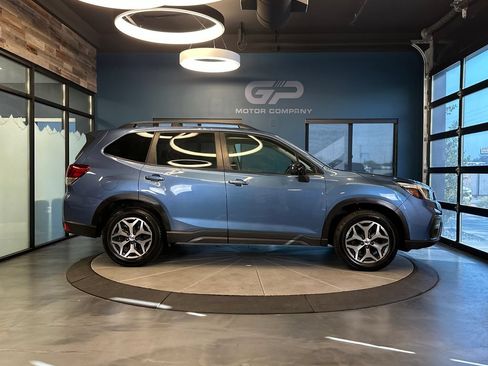 Used 2020 Subaru Forester Premium AWD/4WD image 2