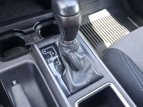 Used 2020 Toyota Tacoma TRD Off-Road AWD/4WD image 34
