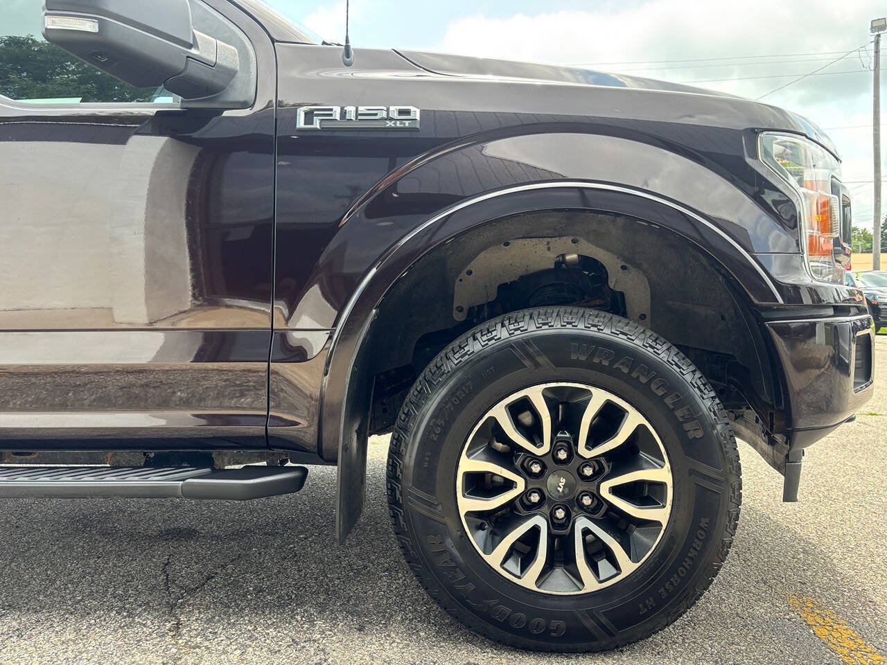 Used 2018 Ford F150 XLT w/ Equipment Group 302A Luxury AWD/4WD image 5
