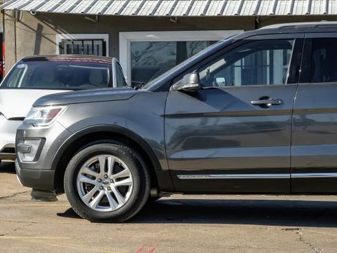 Used 2019 Ford Explorer XLT w/ Equipment Group 201A image 16