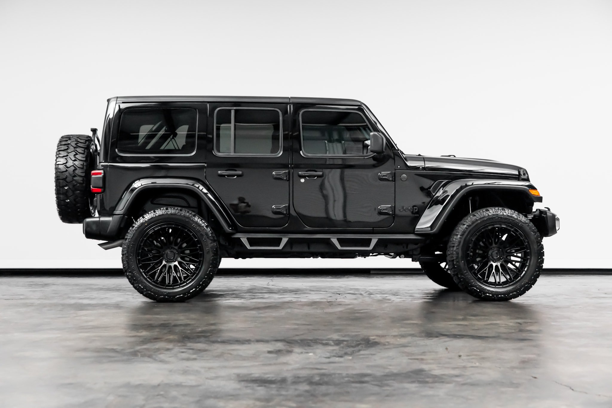Used 2026 Jeep Wrangler Unlimited Sahara AWD/4WD image 21