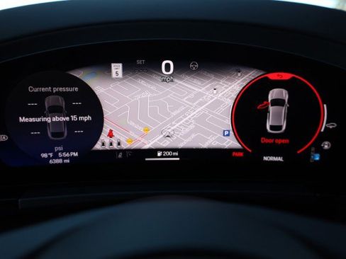 Used 2025 Porsche Macan 4 Electric image 28