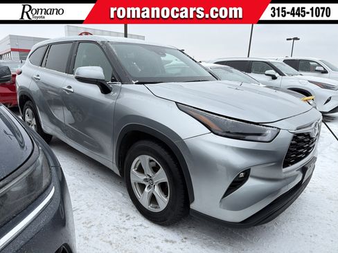 Used 2023 Toyota Highlander LE image 1