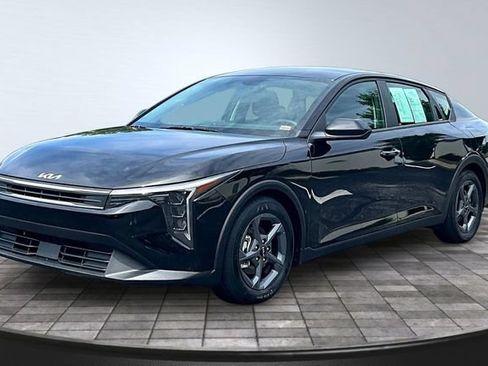 Certified 2025 Kia K4 FWD image 1